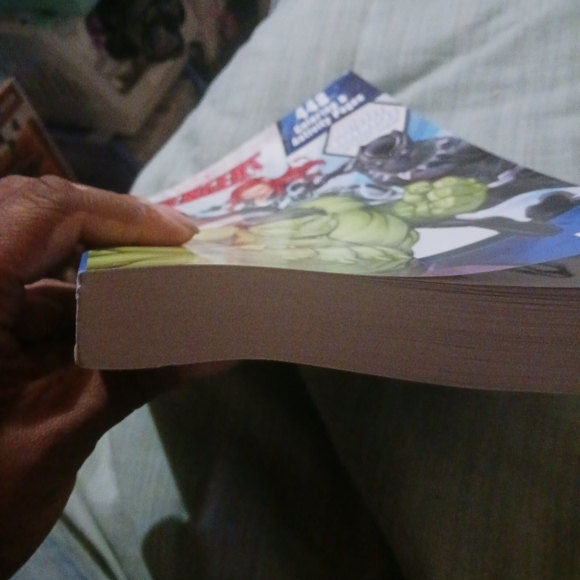 Marvel The Mighty Avengers 448 Pages  Thick Coloring book 2018 - Picture 2 of 9